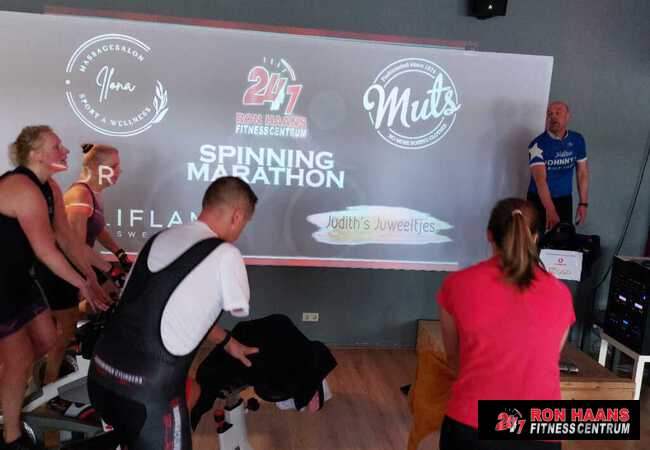 Spinningmarathon bij 24/7 Fitnesscentrum Ron Haans Winschoten haalt 3500 euro op voor Voedselbank Oldambt
